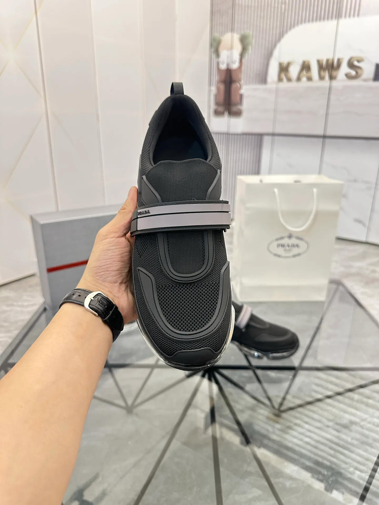 Men's shoes for sale 💰: 💰P660¥ High-end top quality Product trademark: Prada *"Prada*" low-top casual shoes Regular size: 38-45 (can be customized to 46) Product materials: imported breathable fly knit upper, breathable lining, cowhide foot pads, original air cushion outsole. No.: 001